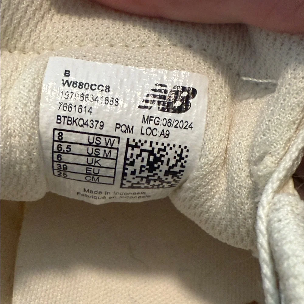 New Balance 680 Fresh Foam Women's White and Gold Running Shoes *No Box* - Picture 8 of 8